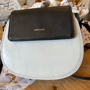 Gently Used Matt & Nat Leather Shoulder Bag